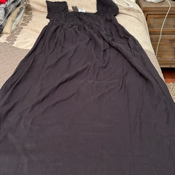 Times two Black Maternity Off- shoulder smocked Maxi Dress/NWT/Large - Picture 8 of 9